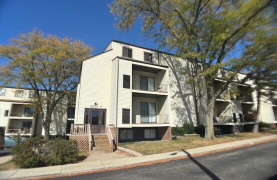 3207 N Willow Knolls