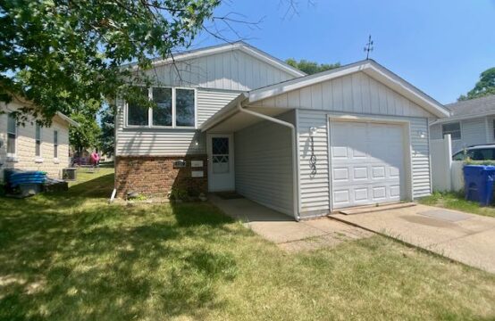 1105 E Samuel