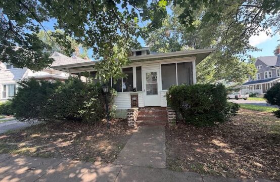1601 W Ayres